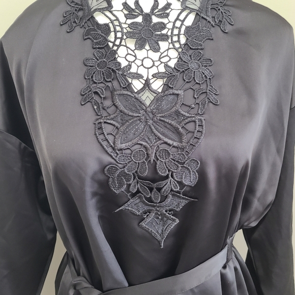 MAMALICIOUS MATERNITY SATIN TOP WITH LACE DETAIL - Picture 7 of 9